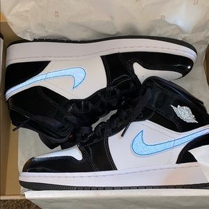 Jordan 1 mids (reflective)